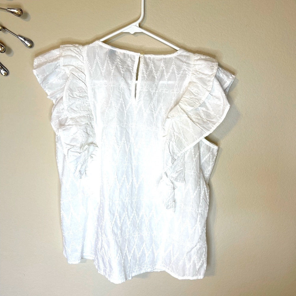 WHITE RUFFLED SLEEVELESS TOP SIZE M NWT! - Picture 2 of 5